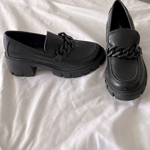 Madden Girl Loafer. Size 7. Black